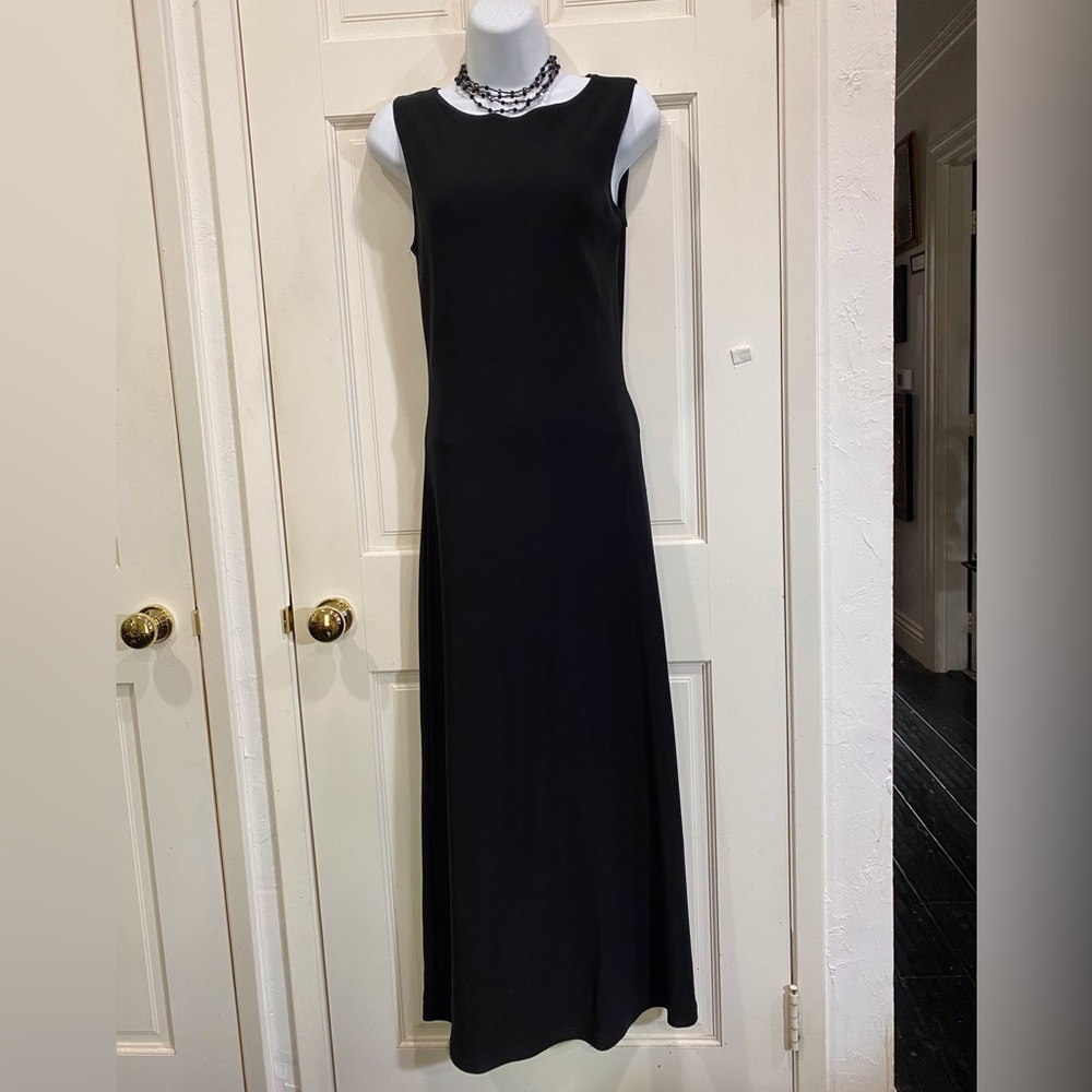 black sleeveless maxi dress